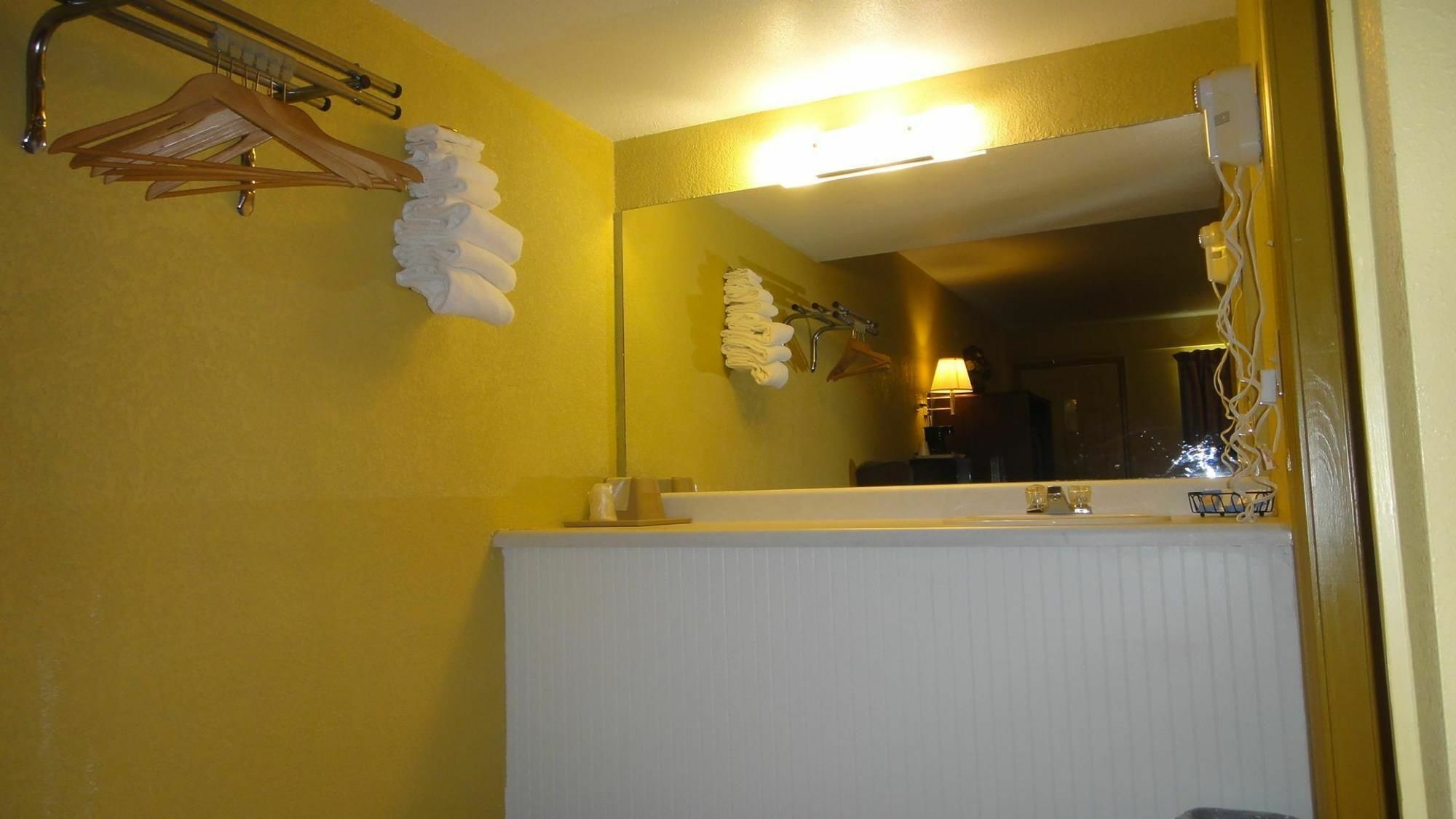 Relax Inn St. Robert Bagian luar foto