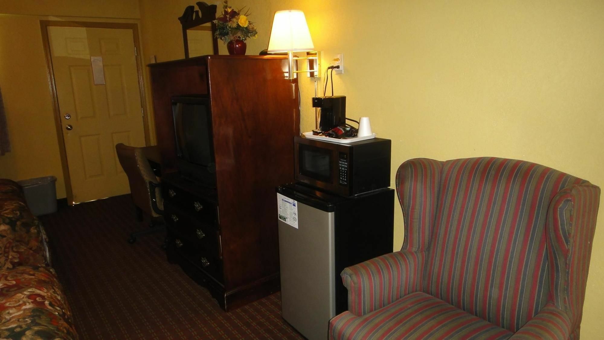 Relax Inn St. Robert Bagian luar foto